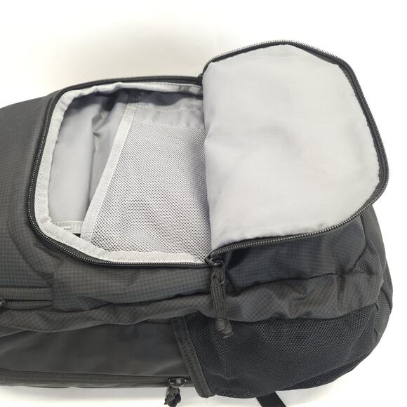 THULE Backpack 18L Black Safe Zone Laptop Daypack Travel School Work Gorpcore - Picture 6 of 9